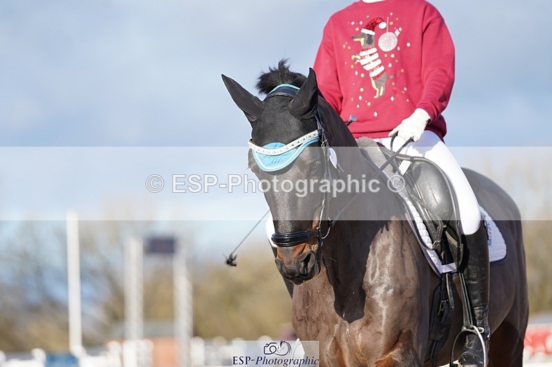 241214-134908-00669 - 132-Alys.Matravers-VORVASHILL.VERTIGO