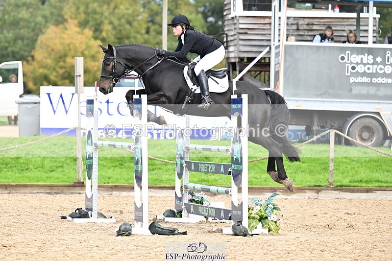 251024A-102346-06421 - B-136-Sophie.Jackson