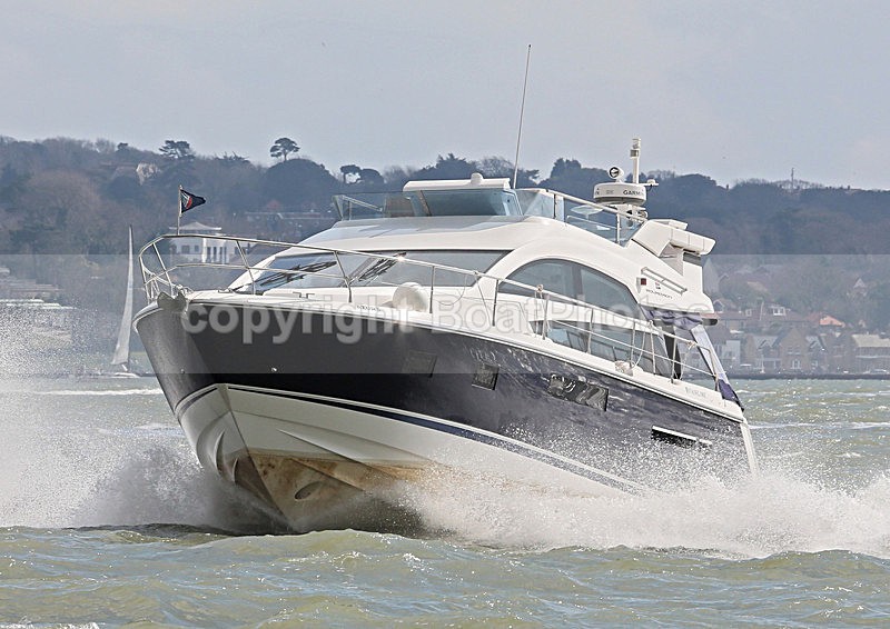 130331 AZURA FAIRLINE SQUADRON WT7A3915 - Flybridge Cruisers