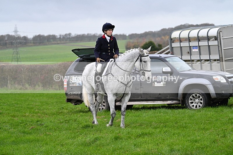 WJ7_8882 - Meet Staff & Hounds