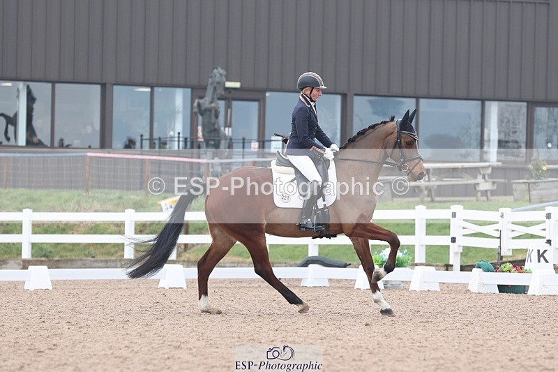 250216-104220-05055 - 221-Alice.Peternell-Noa.Le