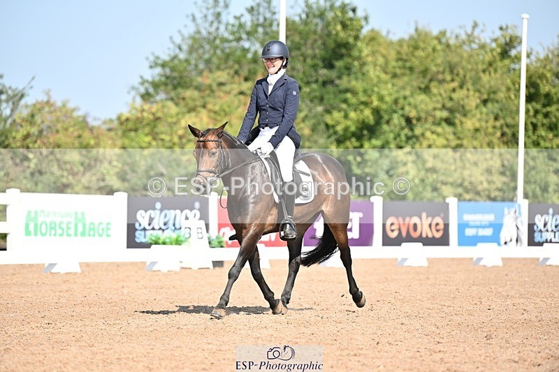 250816-110014-03261 - 090-Sarah.GoddardSaris.Fingers.Crossed