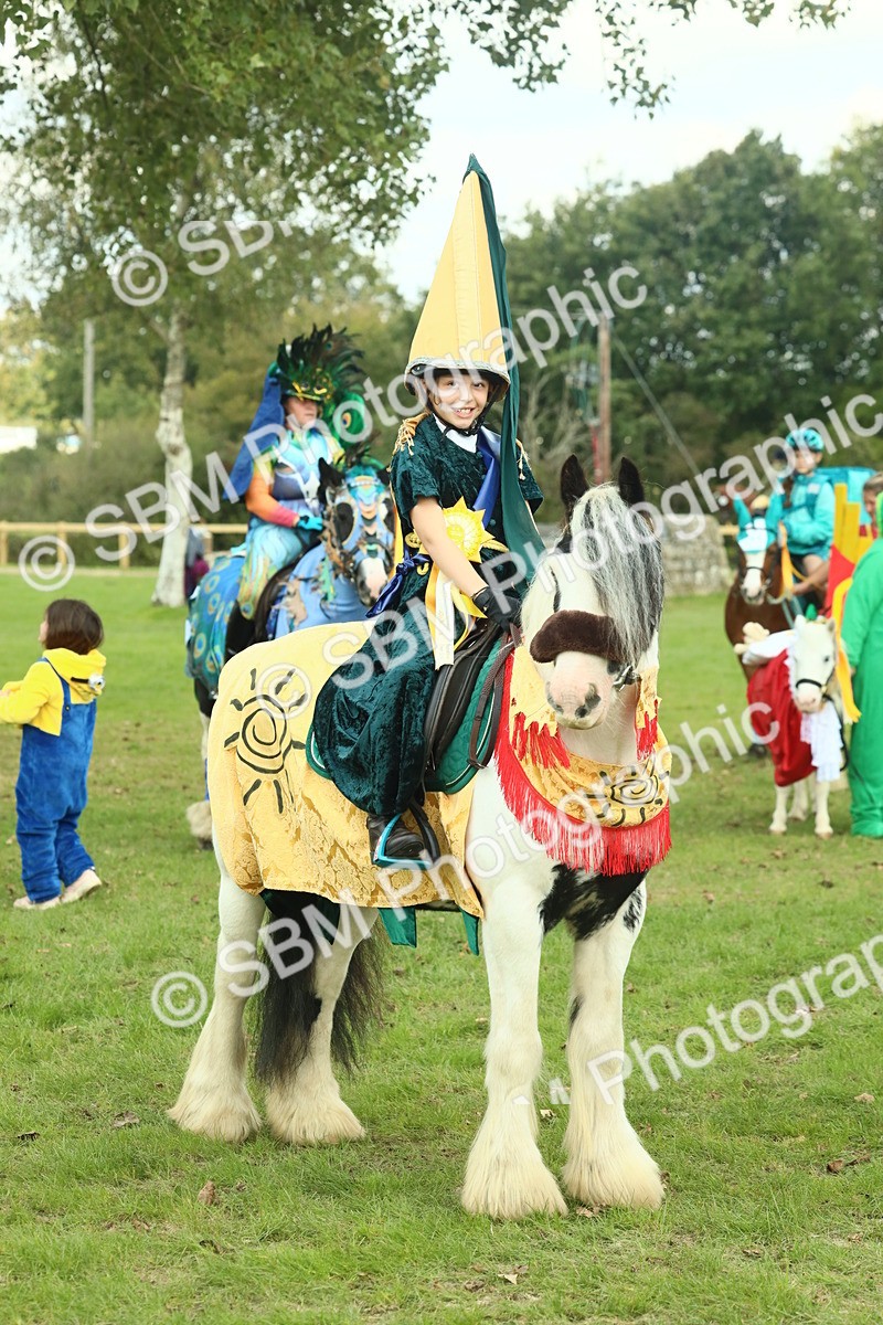SBM_63677 - S35 - Fancy Dress Showing