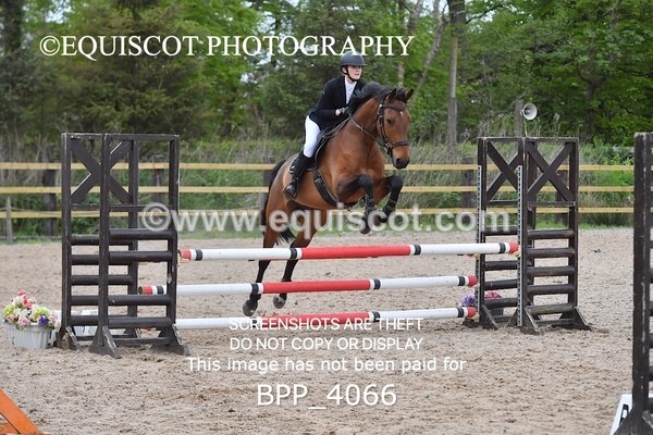 BPP_4066 - CLASS 4 Senior BritiNovice/ 90cm Open