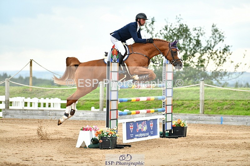 230720A-160556-04175 - Cls 9, 2 Star Big 1.40m Start to break