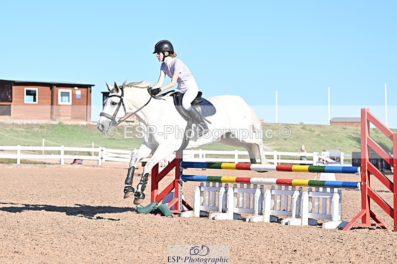 250708A-184503-00640 - 90cm Classes