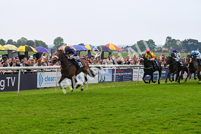 060524-Race 4-Powdering-6597 - Race 4