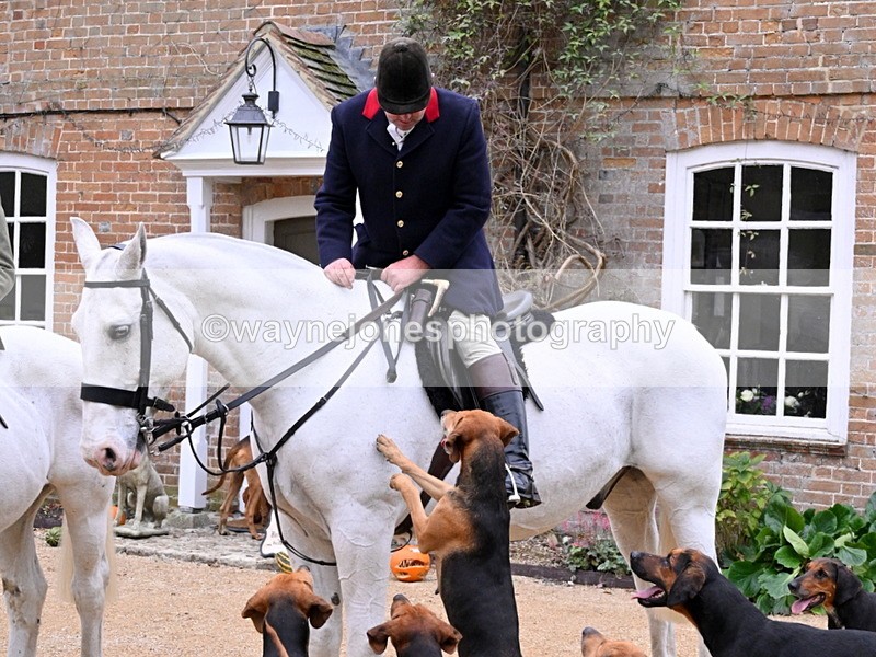 WJ7_6114 - Berks & Bucks - Children's Meet - The Old Farmhouse – Steventon.