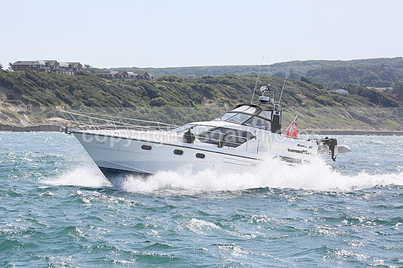 160813 H T - BROOM 37 Y92A2261 - Flybridge Cruisers