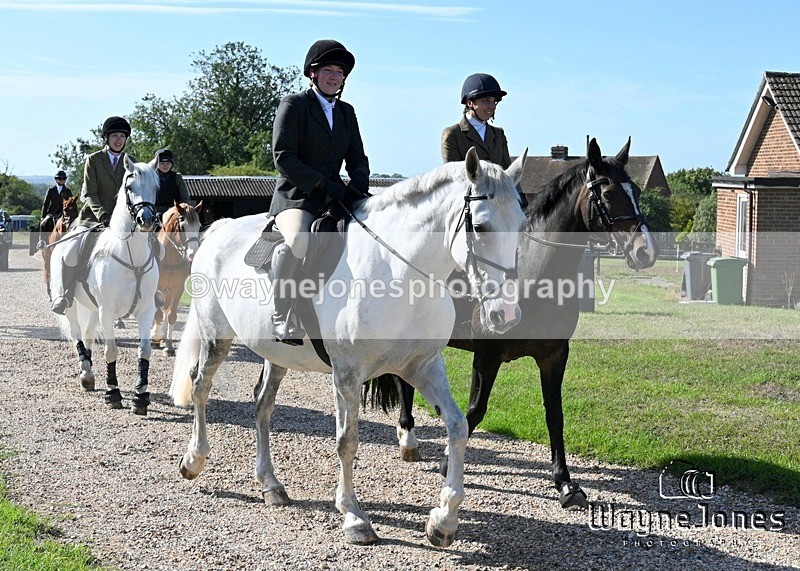 WJ7_0303 - Berks & Bucks - Hound Exercise – Kennels 06-09-26