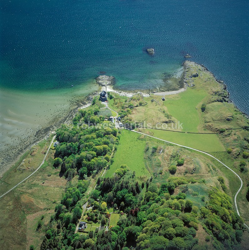 A00741D Duntrune Castle by Loch Crinan in 2019 - Settlements, infrastructure and attractions