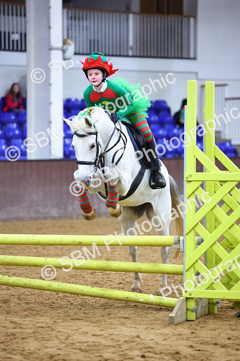 SBM_001803 - Class 4 - Festive Fences - 70cm