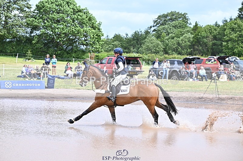 250525A-142734-16486 - D-468-Laura.Collett-LONDON.52