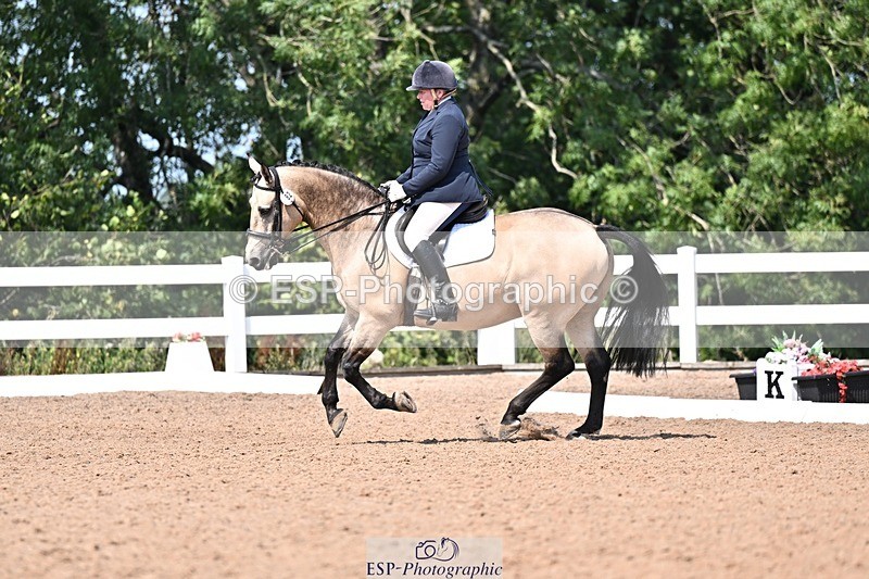 250816-121439-03954 - 082-Sarah.DavisWinston.Classic.Gold