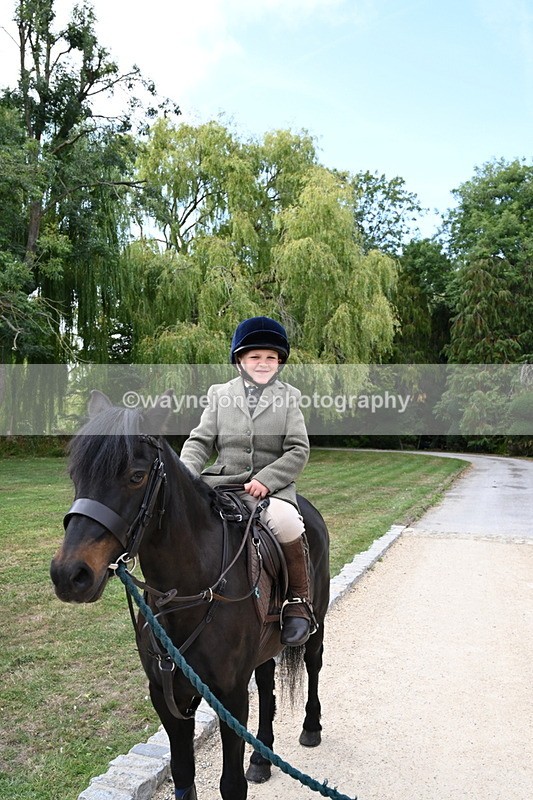 WJ6_3784 - Berks & Bucks - The Old farmhouse - Hound Exercise 20-08-25