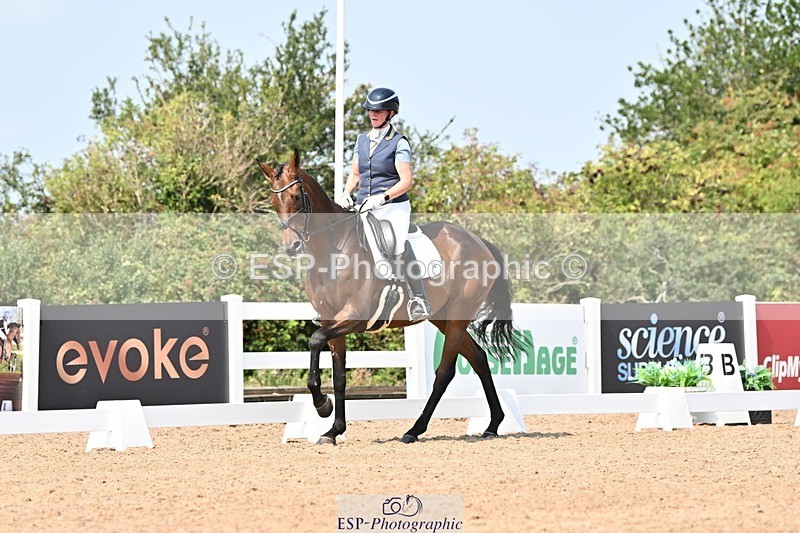 250816-131613-04634 - 092-Nikki.HandHigher.Ground