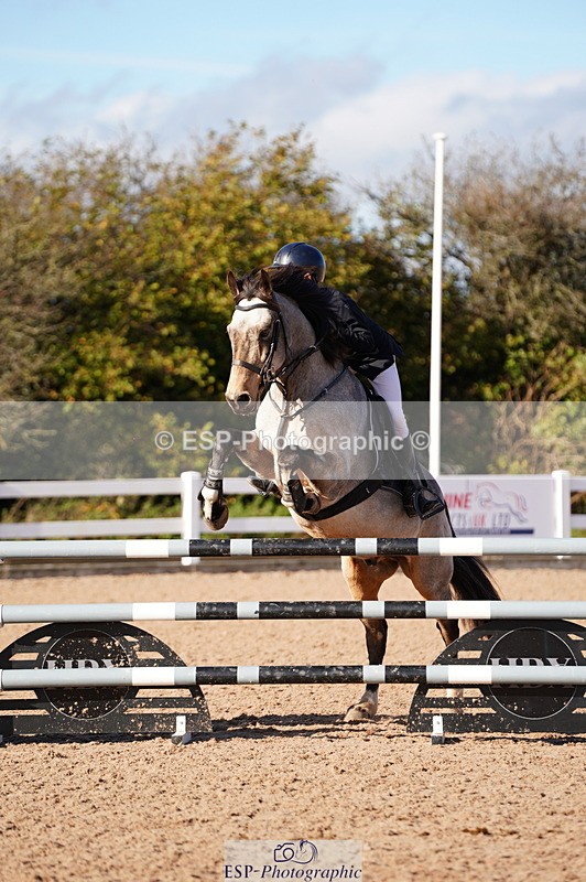 241027A-120704-02668 - SUN Cls 6 Pony Newcomers and 1m Open