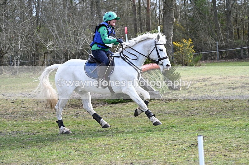 WJ7_0043 - Time 10:13 to 10:38 Times at the Fence