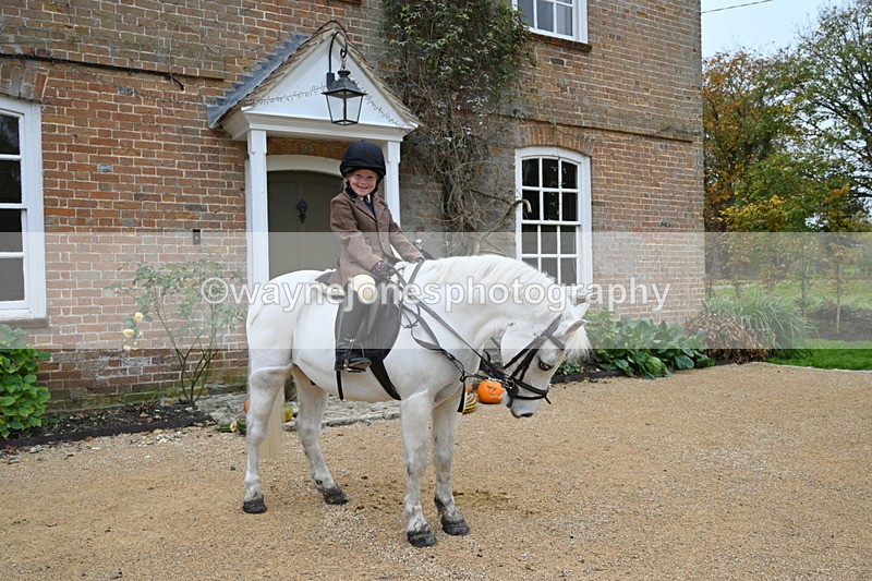 WJ7_6941 - Berks & Bucks - Children's Meet - The Old Farmhouse – Steventon.