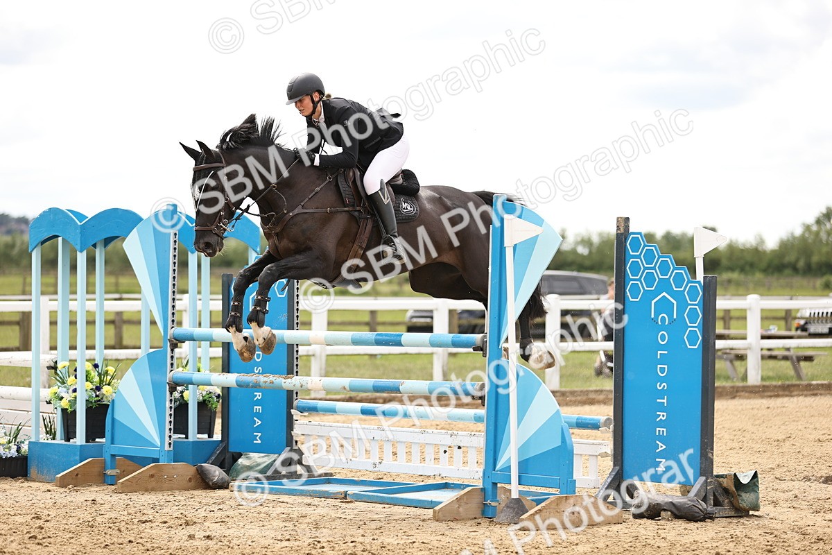 SBM_003328 - Class 11 - Senior Newcomers - 1.10m