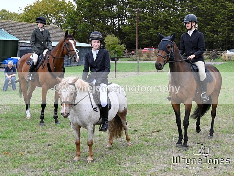 WJ7_0669 - Berks & Bucks Hound Exercise Blewbury 13-09-26