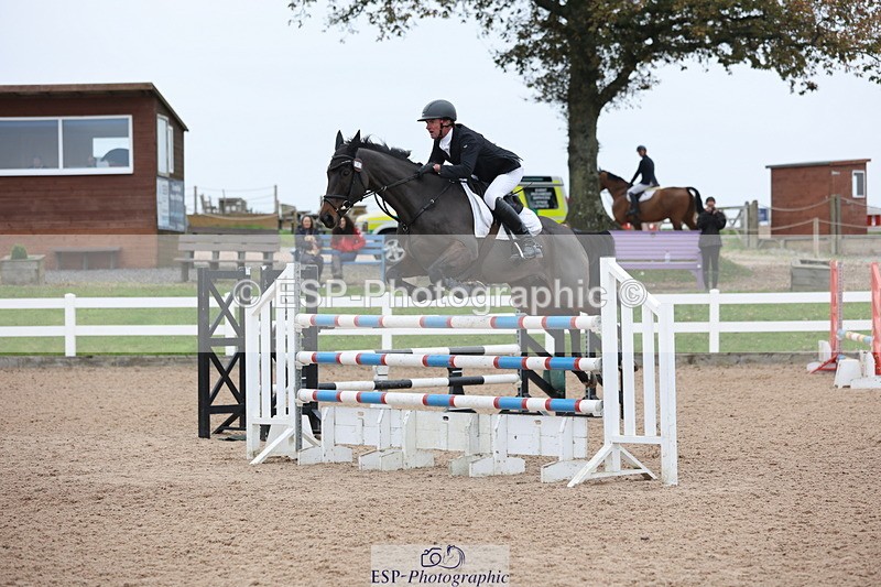 241101A-132935-02110 - FRI Cls 6 Foxhunter and 1.20m Open