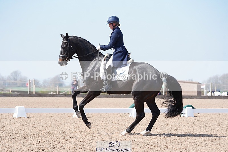 250404-133044-06188 - 003-Abbie.Newbury-Seagry.Firstamour