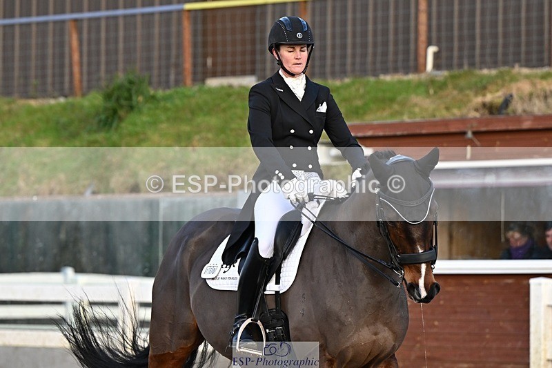 241214-145846-03032 - 160-Shelly.Smit-Sharp.Sharp