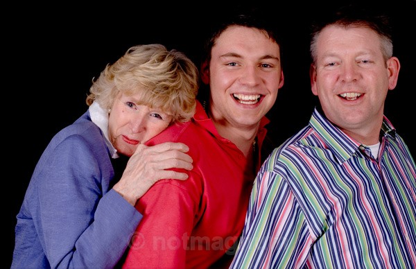 3 GENERATIONS - YOUNG PEOPLE & FAMILY