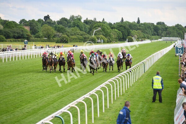 yr22052022r4-12 - Race 4: 5:05pm Sky Bet Sunday Mile