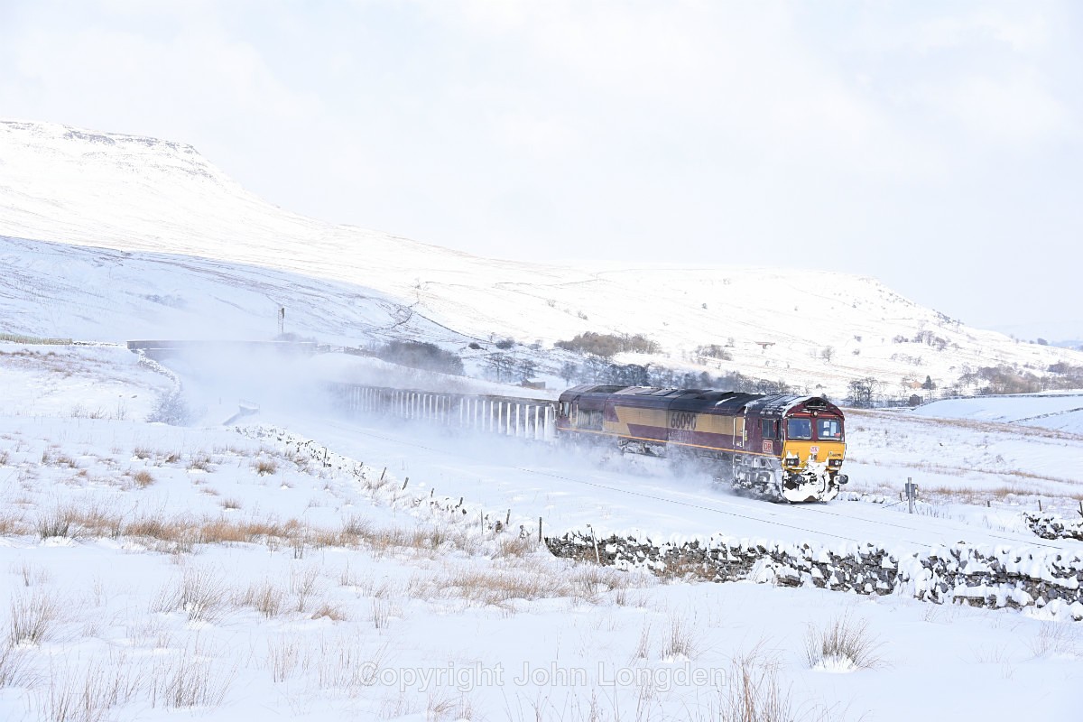 JL - 28.2.18 66090 6E95 Kirkby Thore - Hull CT, Ais Gill - Ais Gill (road bridge southbound)