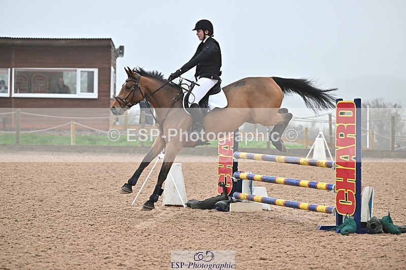 241103A-103503-06685 - SUN Cls 18 British Novice and 90cm Open