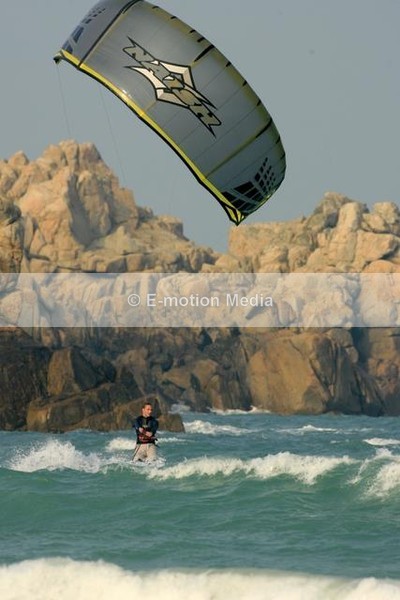 LA010407-12 - Kite Surfing