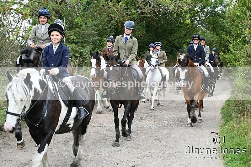 WJ7_0895 - Berks & Bucks Hound Exercise Blewbury 13-09-26