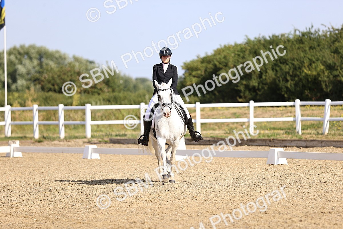 SBM_008673 - Novice 5 - 08.30-9.33