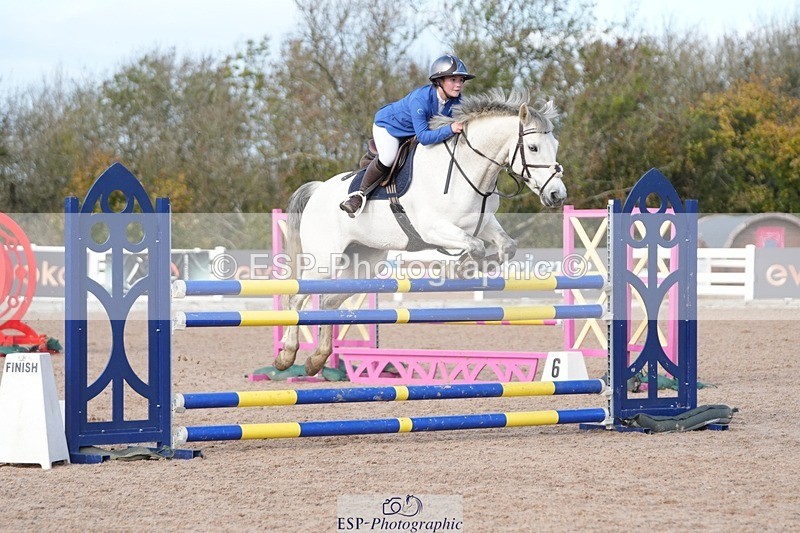 251025-141915-00624 - Cls 13 Pony Foxhunter and 1.10m