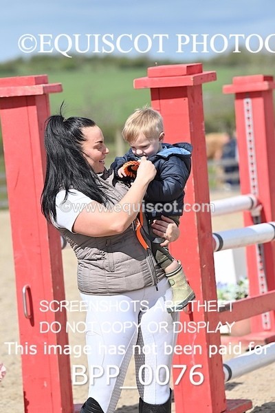 BPP_0076 - CLASS 19 SUN Senior British Novice/ 90cm Open