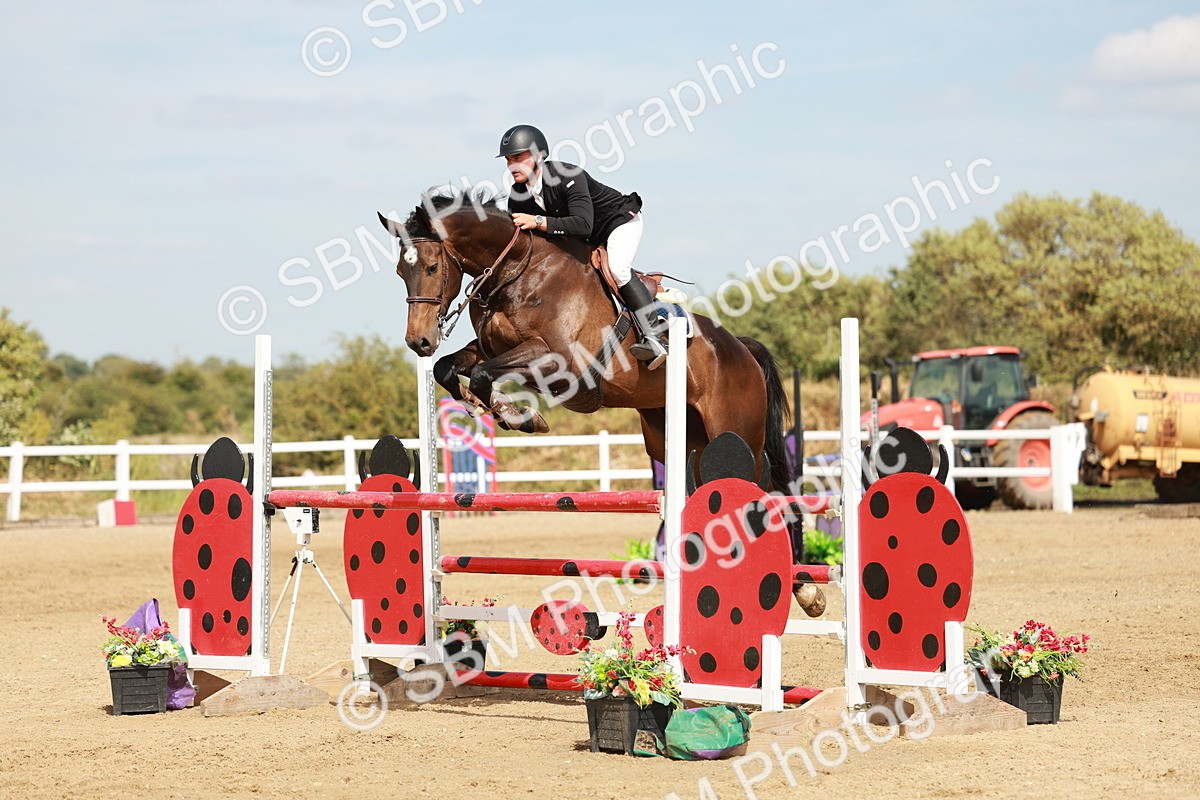 SBM_008061 - Class 4 - Senior Foxhunter - 1.20m Open