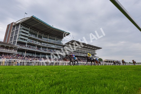 160524-Race 7-London City-2 - Race 7 5.20pm Collective Green Energy Handicap