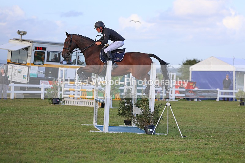 3E7A4921 - Class C1: Showjumping Senior Newcomers/1.10m open