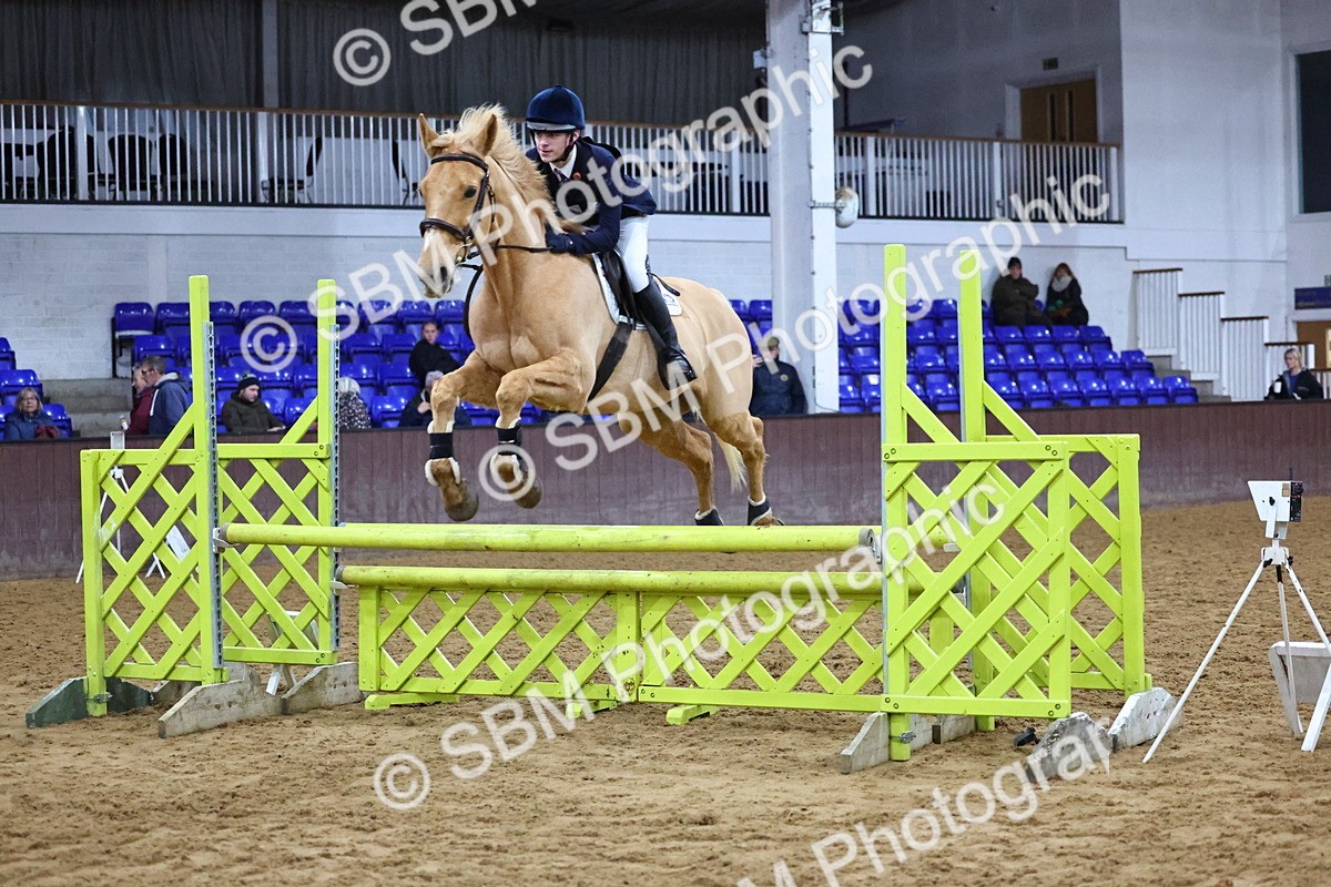 SBM_002552 - Class 6 - Holly & Ivy Stakes - 90cm