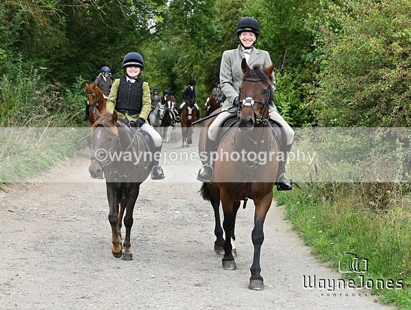 WJ7_0880 - Berks & Bucks Hound Exercise Blewbury 13-09-26