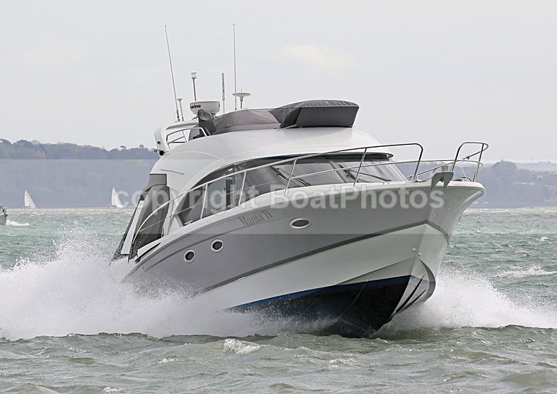 140412 MANTA II WT7A4805 - Flybridge Cruisers