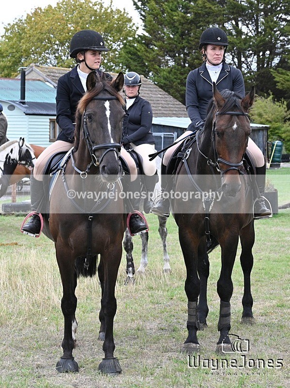 WJ7_0655 - Berks & Bucks Hound Exercise Blewbury 13-09-26