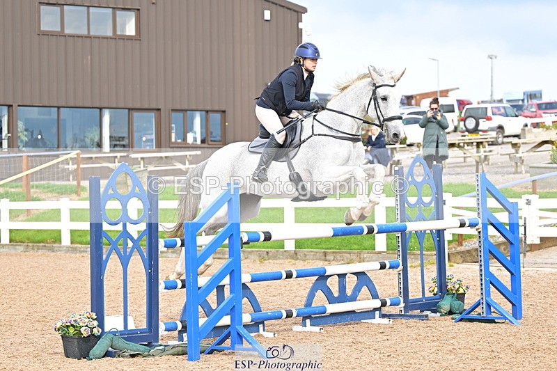 241004A-151109-02688 - Fri 12 1.15m Members Cup