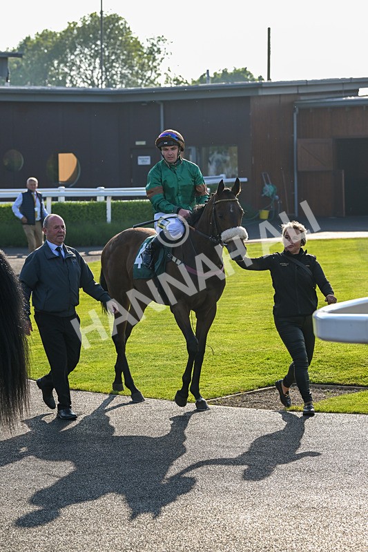 310524-Race 1-Military Girl-8363 - Race 1