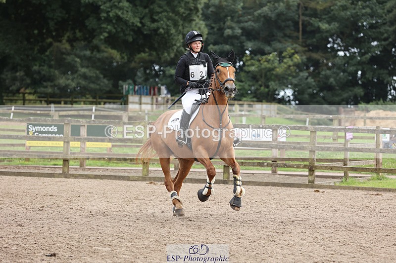 240804-152544-16476 - 620-Alana_Shapland-FOREVER_AUTUMN_DS