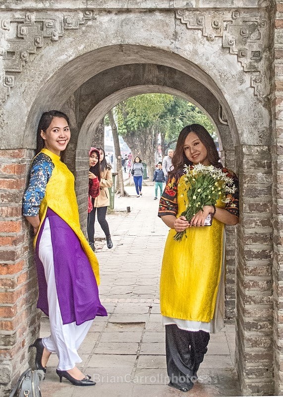 IMG_5009 Girls in traditional costume, Hanoi, Vietnam - Vietnam