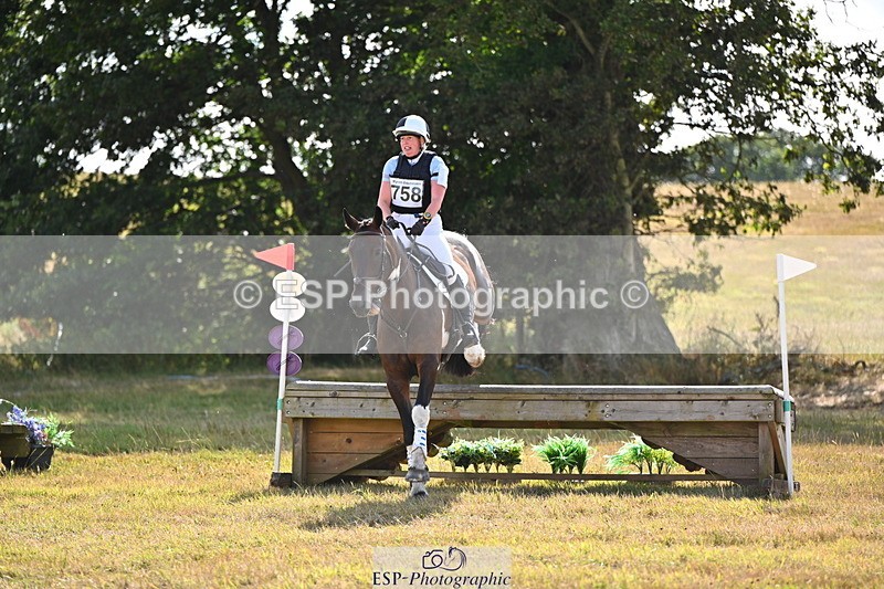 250803A-162636-16811 - Q-758-Caroline.Hutchens-CLOGORROWS.SOCKY