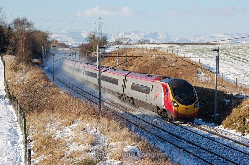 30.11.10 - 390025 08.30 London Euston - Glasgow, Docker - West Coast Main Line (north to south)
